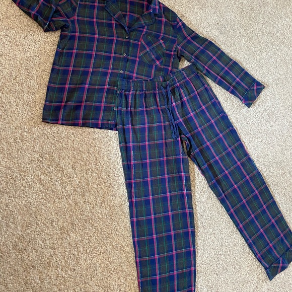 Victoria’s Secret size medium 2-piece pajama set - Picture 4 of 8